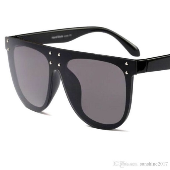 Oversized Square Sunnies ☀️ - Picture 3 of 3